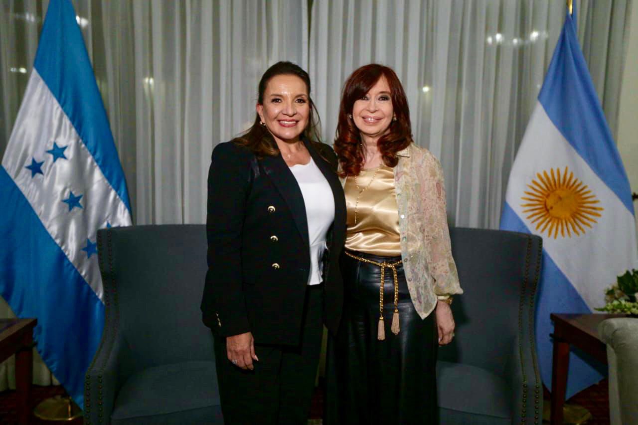 Xiomara Castro junto a la vicepresidenta Cristina Fernández
