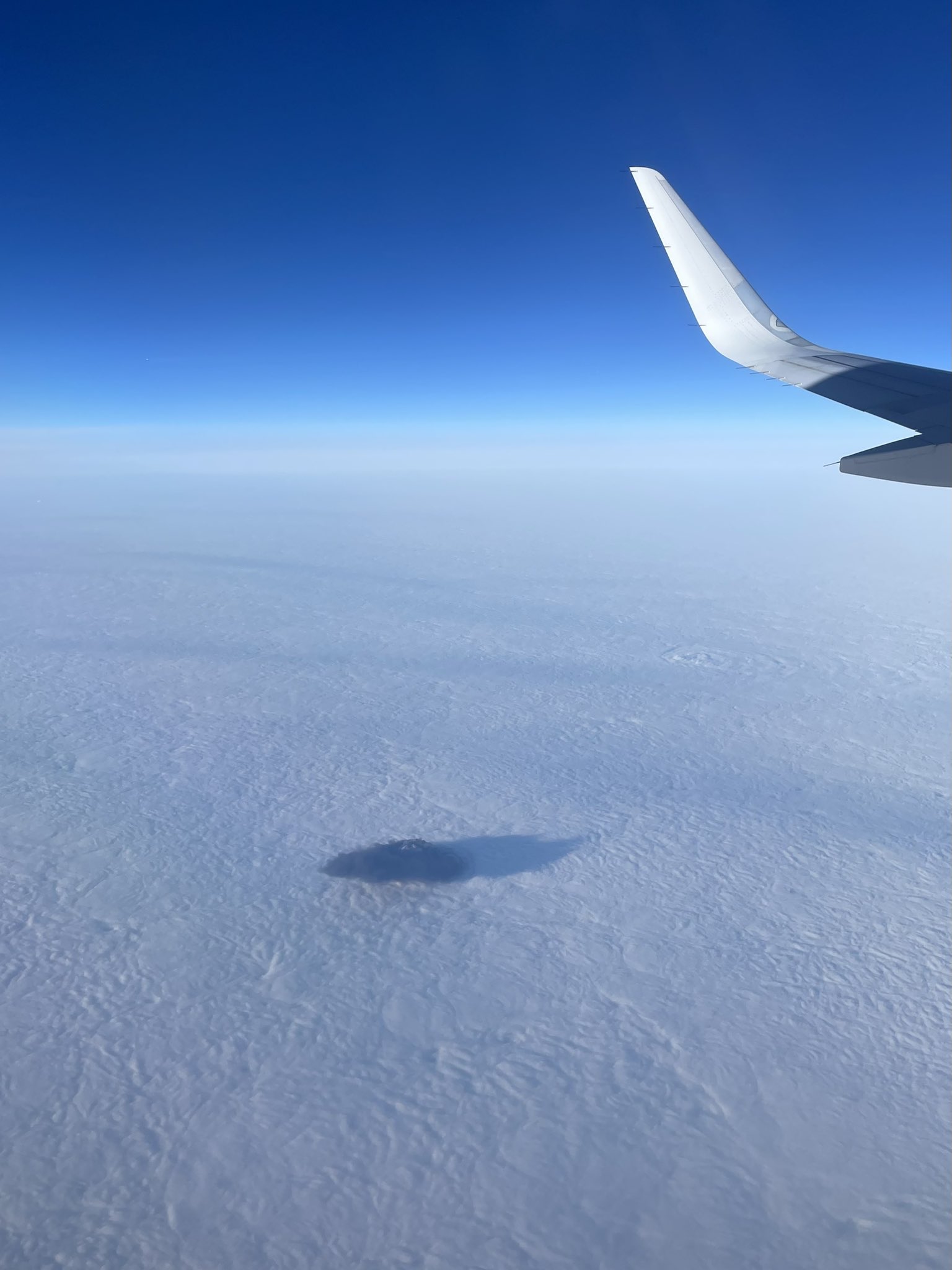 Entre un mar de nubes, asi se vio la nube negra tóxica de Ohio desde uno de los vuelos que cruzaba el estado