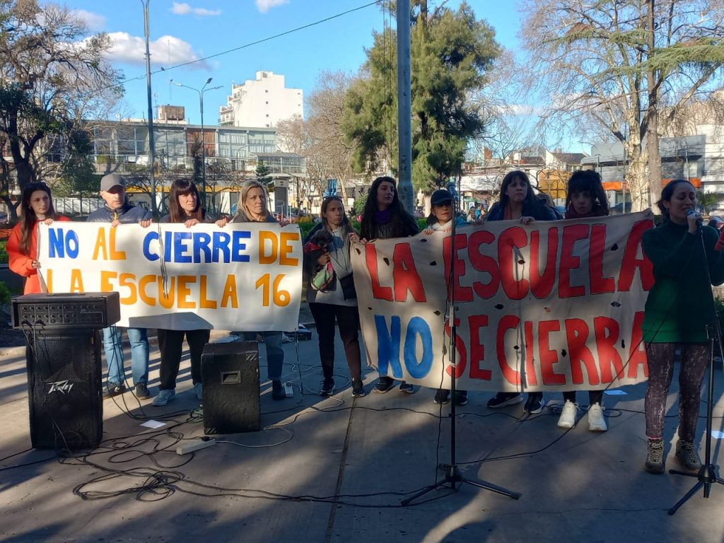 Escuela 16, paternal