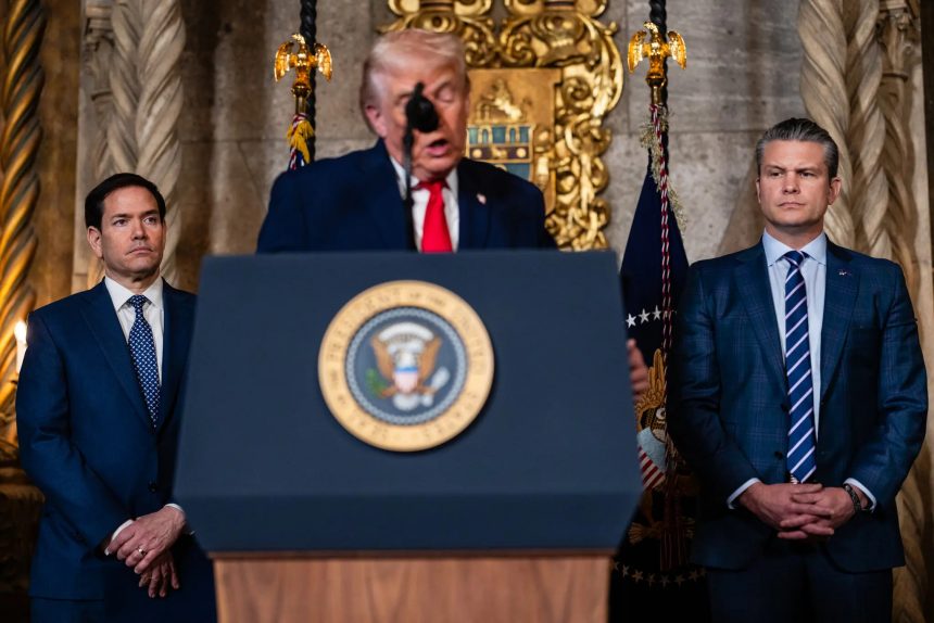El secretario de Estado Marco Rubio, a la izquierda, y el secretario de Defensa Pete Hegseth, a la derecha, actores clave en la escalada del conflicto contra Venezuela. Foto: Eric Lee para The New York Times