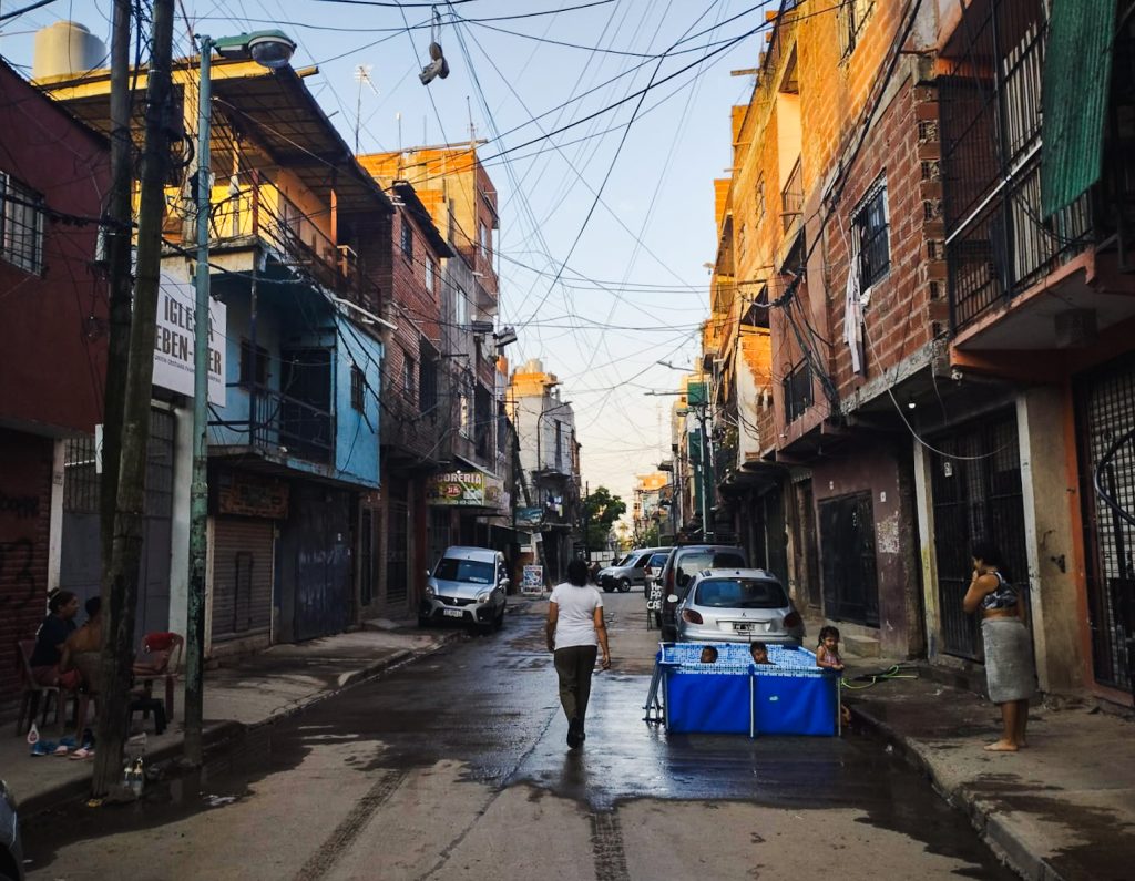 El barrio y la pelopincho: hay que pasar el verano.