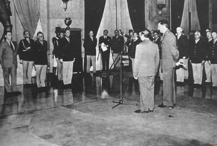 El General Viola recibe a una delegación de la URSS.